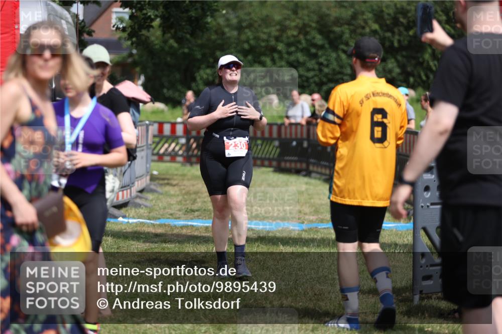 21.06.2026 - 29. Vierlanden-Triathlon Andreas Tolksdorf http://msf.ph/oto/9895439 21.06.2026 15:17:40 Ziel 230, 230 meine-sportfotos.de