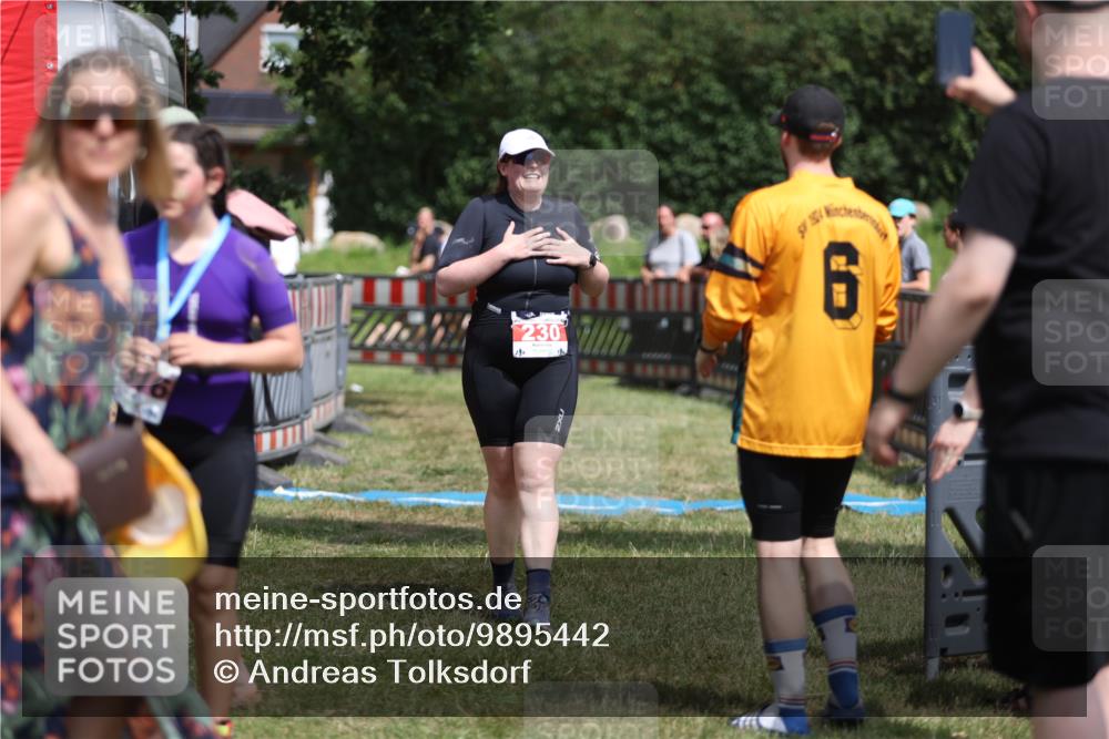 21.06.2026 - 29. Vierlanden-Triathlon Andreas Tolksdorf http://msf.ph/oto/9895442 21.06.2026 15:17:40 Ziel 230, 230 meine-sportfotos.de