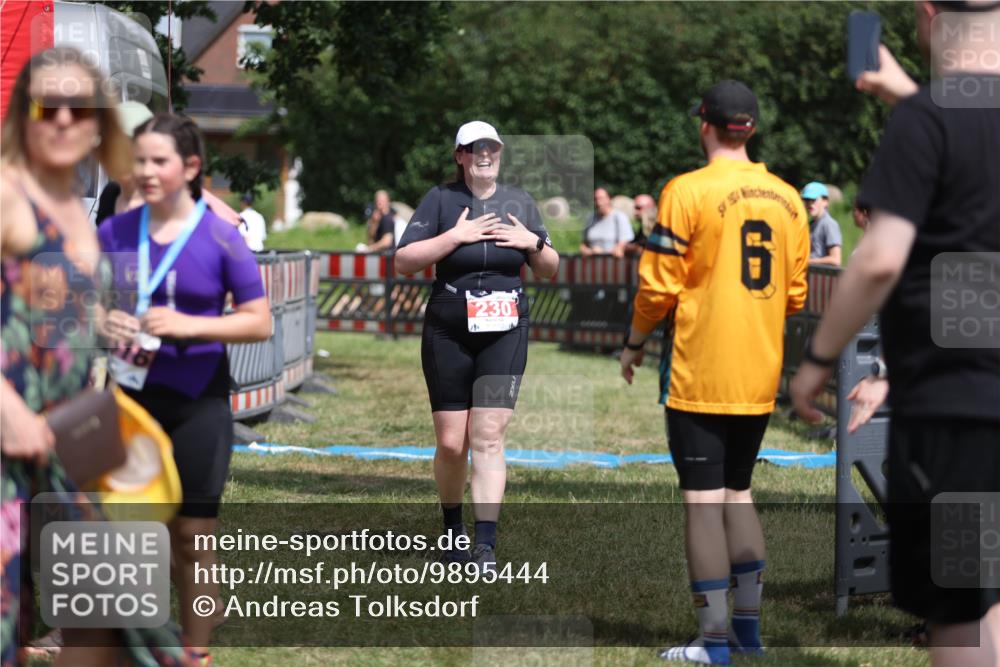 21.06.2026 - 29. Vierlanden-Triathlon Andreas Tolksdorf http://msf.ph/oto/9895444 21.06.2026 15:17:40 Ziel 230, 230 meine-sportfotos.de