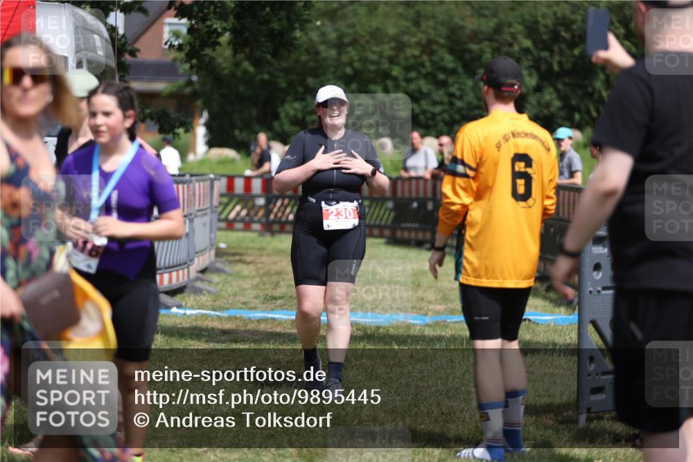 21.06.2026 - 29. Vierlanden-Triathlon Andreas Tolksdorf http://msf.ph/oto/9895445 21.06.2026 15:17:40 Ziel 230, 230 meine-sportfotos.de