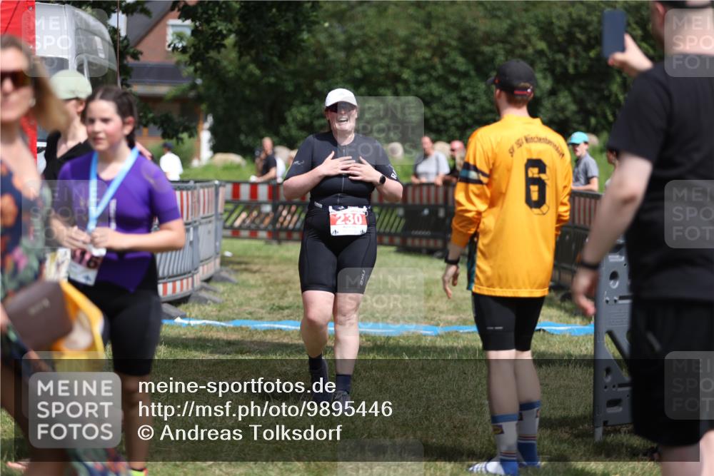 21.06.2026 - 29. Vierlanden-Triathlon Andreas Tolksdorf http://msf.ph/oto/9895446 21.06.2026 15:17:40 Ziel 230, 230 meine-sportfotos.de