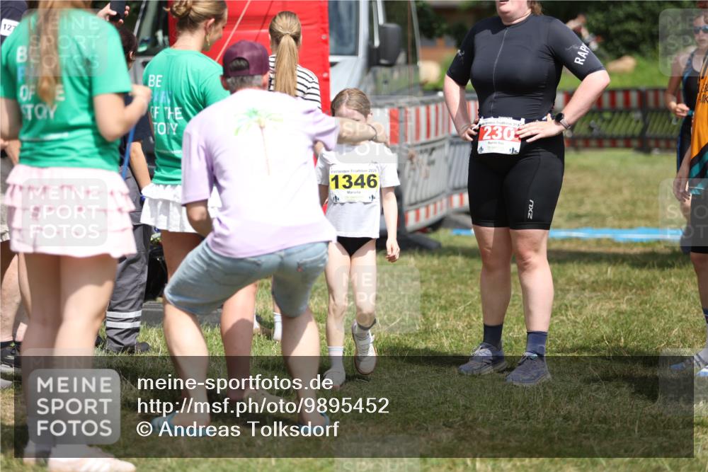 21.06.2026 - 29. Vierlanden-Triathlon Andreas Tolksdorf http://msf.ph/oto/9895452 21.06.2026 15:17:55 Ziel 1238, 1242, 1277, 1279, 1346, 1238, 1242, 1277, 1279, 1346 meine-sportfotos.de