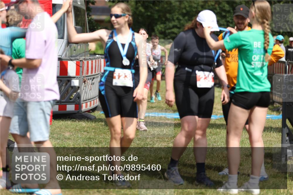 21.06.2026 - 29. Vierlanden-Triathlon Andreas Tolksdorf http://msf.ph/oto/9895460 21.06.2026 15:18:01 Ziel 1238, 1242, 1277, 1279, 1238, 1242, 1277, 1279 meine-sportfotos.de