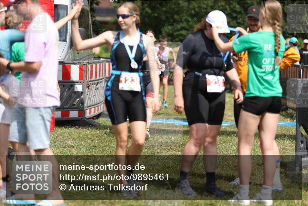 21.06.2026 - 29. Vierlanden-Triathlon Andreas Tolksdorf http://msf.ph/oto/9895461 21.06.2026 15:18:01 Ziel 1238, 1242, 1277, 1279, 1238, 1242, 1277, 1279 meine-sportfotos.de