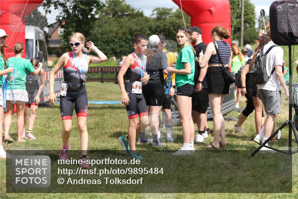21.06.2026 - 29. Vierlanden-Triathlon Andreas Tolksdorf http://msf.ph/oto/9895484 21.06.2026 15:18:09 Ziel 1243, 1277, 1278, 1243, 1277, 1278 meine-sportfotos.de