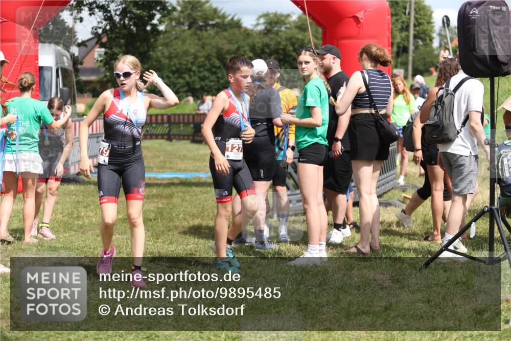 21.06.2026 - 29. Vierlanden-Triathlon Andreas Tolksdorf http://msf.ph/oto/9895485 21.06.2026 15:18:09 Ziel 1243, 1277, 1278, 1243, 1277, 1278 meine-sportfotos.de