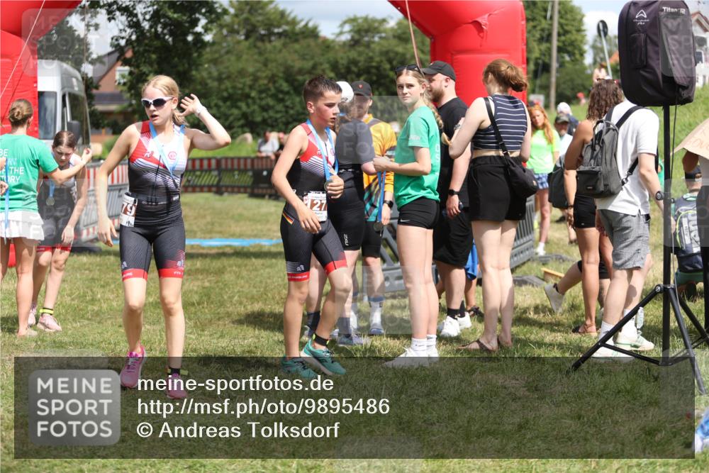 21.06.2026 - 29. Vierlanden-Triathlon Andreas Tolksdorf http://msf.ph/oto/9895486 21.06.2026 15:18:09 Ziel 1243, 1277, 1278, 1243, 1277, 1278 meine-sportfotos.de