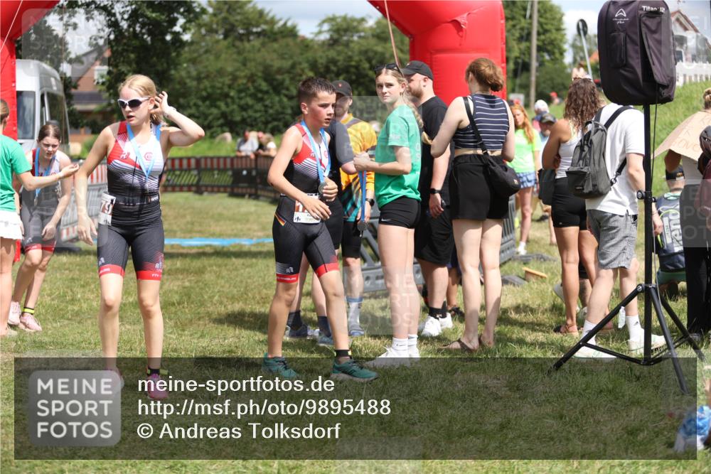 21.06.2026 - 29. Vierlanden-Triathlon Andreas Tolksdorf http://msf.ph/oto/9895488 21.06.2026 15:18:09 Ziel 1243, 1277, 1278, 1243, 1277, 1278 meine-sportfotos.de