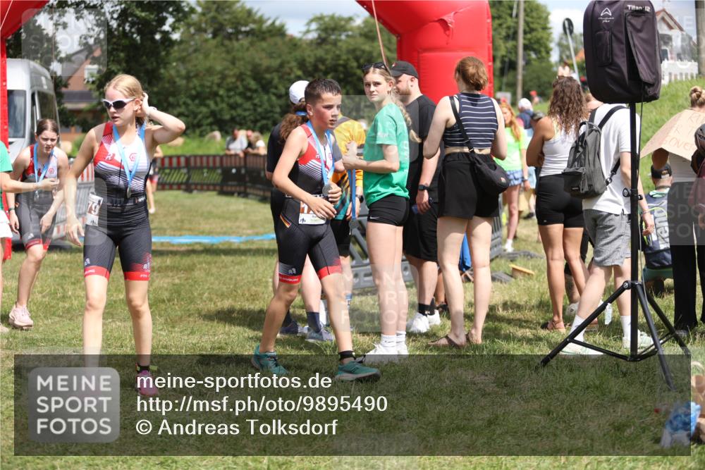 21.06.2026 - 29. Vierlanden-Triathlon Andreas Tolksdorf http://msf.ph/oto/9895490 21.06.2026 15:18:09 Ziel 1243, 1277, 1278, 1243, 1277, 1278 meine-sportfotos.de