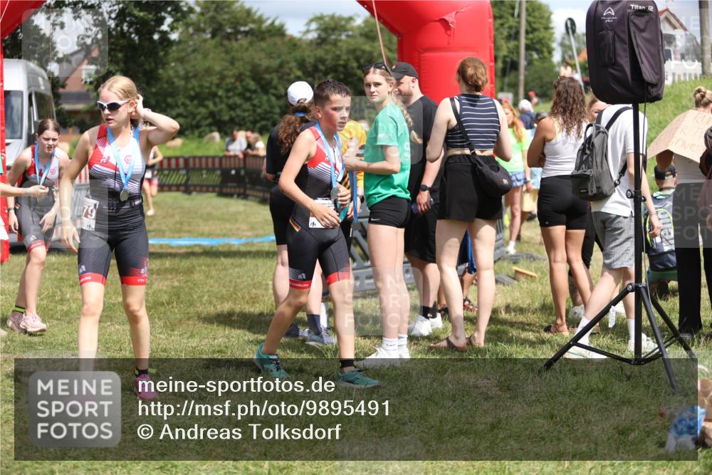 21.06.2026 - 29. Vierlanden-Triathlon Andreas Tolksdorf http://msf.ph/oto/9895491 21.06.2026 15:18:09 Ziel 1243, 1277, 1278, 1243, 1277, 1278 meine-sportfotos.de
