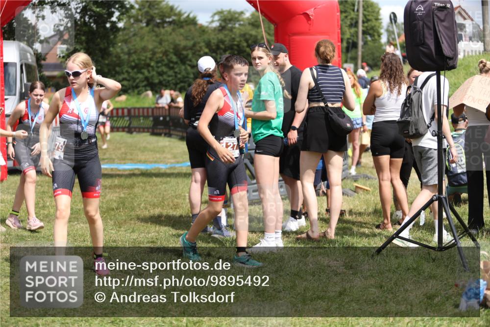 21.06.2026 - 29. Vierlanden-Triathlon Andreas Tolksdorf http://msf.ph/oto/9895492 21.06.2026 15:18:09 Ziel 1243, 1277, 1278, 1243, 1277, 1278 meine-sportfotos.de