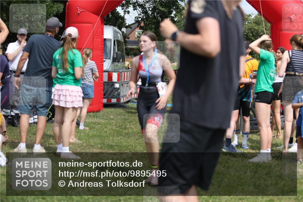 21.06.2026 - 29. Vierlanden-Triathlon Andreas Tolksdorf http://msf.ph/oto/9895495 21.06.2026 15:18:13 Ziel 1243, 1278, 1243, 1278 meine-sportfotos.de