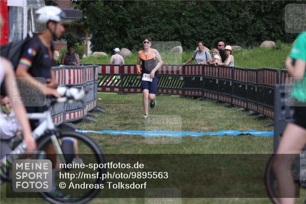 21.06.2026 - 29. Vierlanden-Triathlon Andreas Tolksdorf http://msf.ph/oto/9895563 21.06.2026 15:19:43 Ziel 1255, 1255 meine-sportfotos.de
