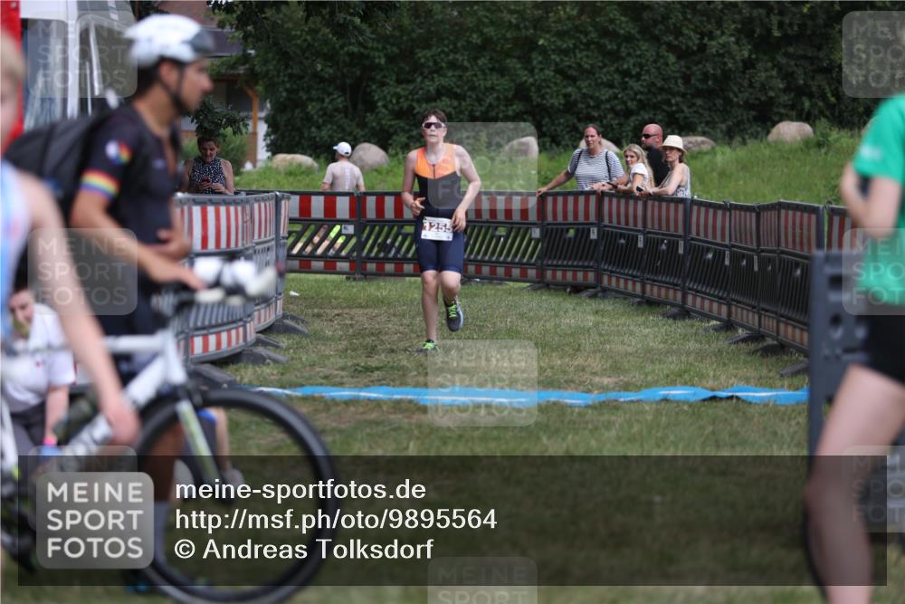 21.06.2026 - 29. Vierlanden-Triathlon Andreas Tolksdorf http://msf.ph/oto/9895564 21.06.2026 15:19:43 Ziel 1255, 1255 meine-sportfotos.de