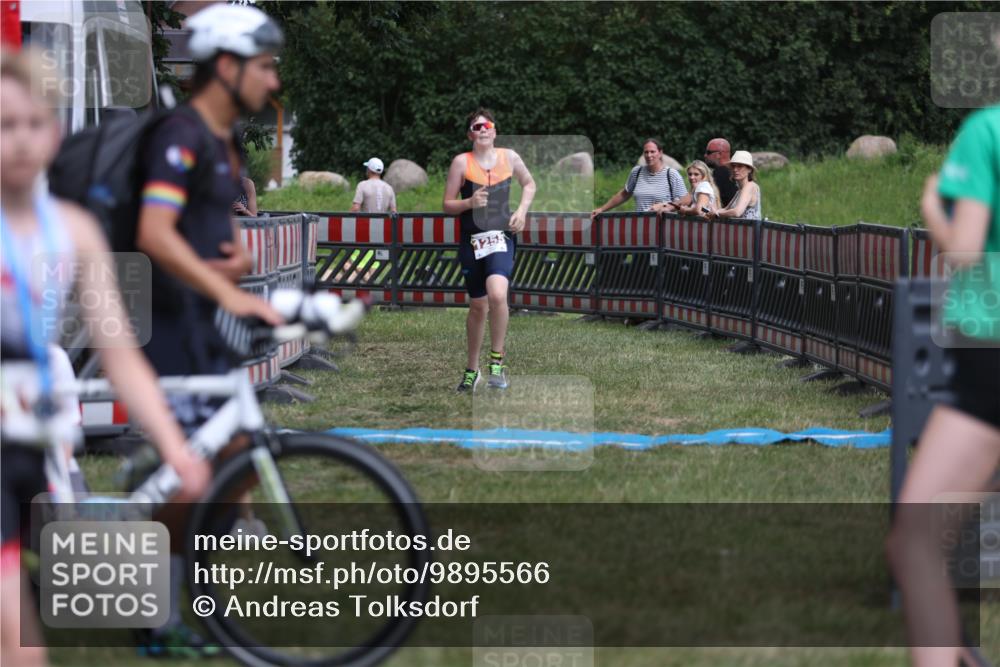 21.06.2026 - 29. Vierlanden-Triathlon Andreas Tolksdorf http://msf.ph/oto/9895566 21.06.2026 15:19:43 Ziel 1255, 1255 meine-sportfotos.de