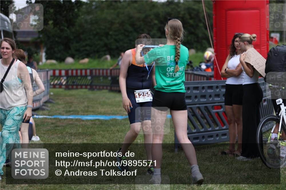 21.06.2026 - 29. Vierlanden-Triathlon Andreas Tolksdorf http://msf.ph/oto/9895571 21.06.2026 15:19:50 Ziel 1255, 1255 meine-sportfotos.de