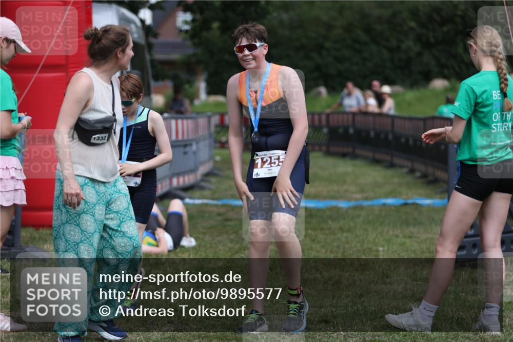 21.06.2026 - 29. Vierlanden-Triathlon Andreas Tolksdorf http://msf.ph/oto/9895577 21.06.2026 15:19:52 Ziel  meine-sportfotos.de