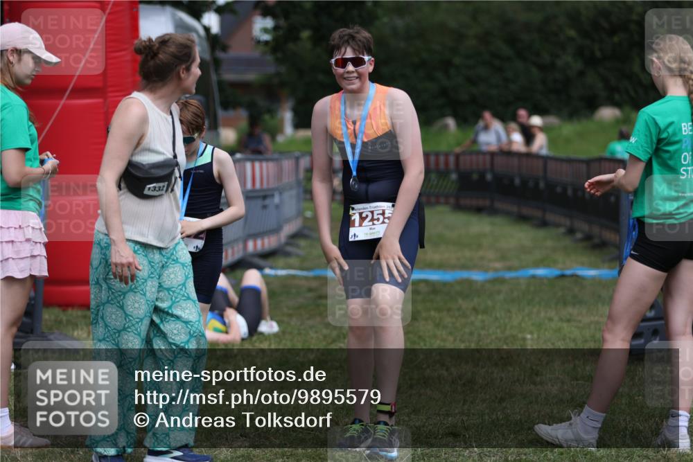 21.06.2026 - 29. Vierlanden-Triathlon Andreas Tolksdorf http://msf.ph/oto/9895579 21.06.2026 15:19:52 Ziel  meine-sportfotos.de