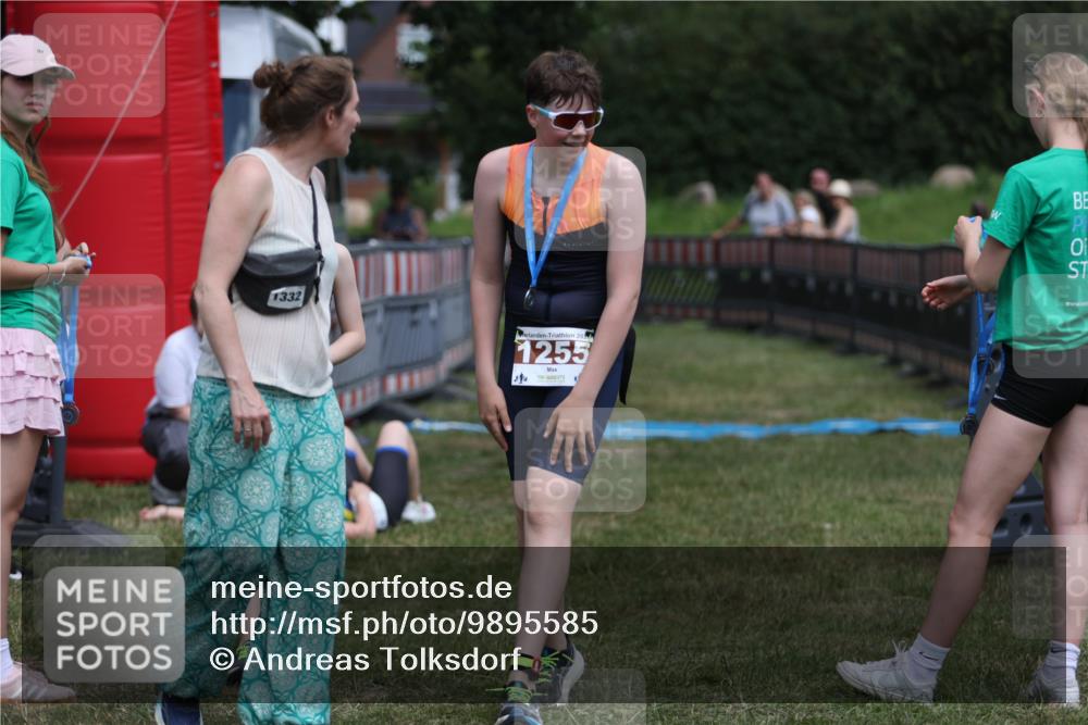 21.06.2026 - 29. Vierlanden-Triathlon Andreas Tolksdorf http://msf.ph/oto/9895585 21.06.2026 15:19:52 Ziel  meine-sportfotos.de