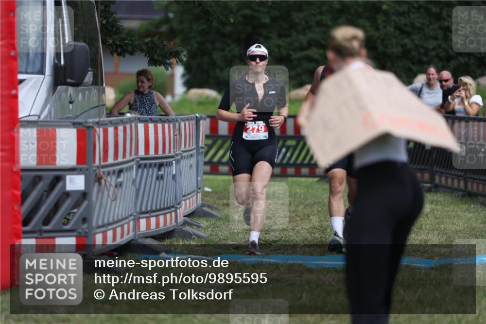 21.06.2026 - 29. Vierlanden-Triathlon Andreas Tolksdorf http://msf.ph/oto/9895595 21.06.2026 15:22:19 Ziel 105, 279, 105, 279 meine-sportfotos.de