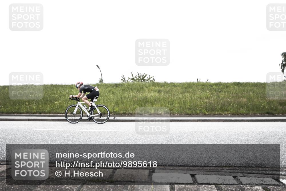 21.06.2026 - 29. Vierlanden-Triathlon H.Heesch http://msf.ph/oto/9895618 21.06.2026 09:45:36 Radfahren 20, 128, 176 meine-sportfotos.de
