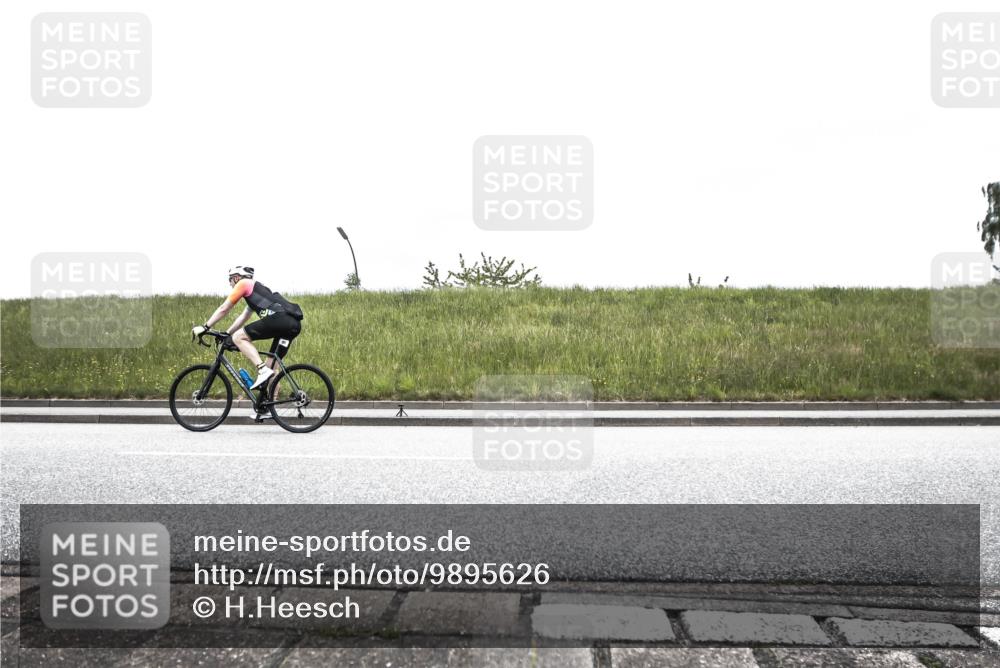 21.06.2026 - 29. Vierlanden-Triathlon H.Heesch http://msf.ph/oto/9895626 21.06.2026 09:47:20 Radfahren 291 meine-sportfotos.de