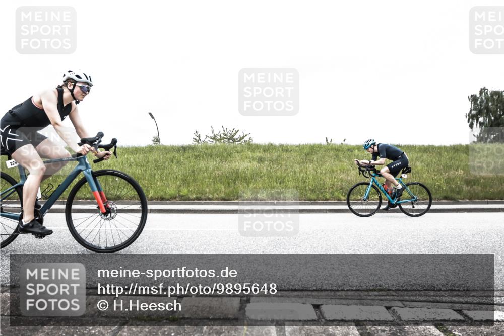 21.06.2026 - 29. Vierlanden-Triathlon H.Heesch http://msf.ph/oto/9895648 21.06.2026 09:49:59 Radfahren 46, 92, 217, 221, 229 meine-sportfotos.de