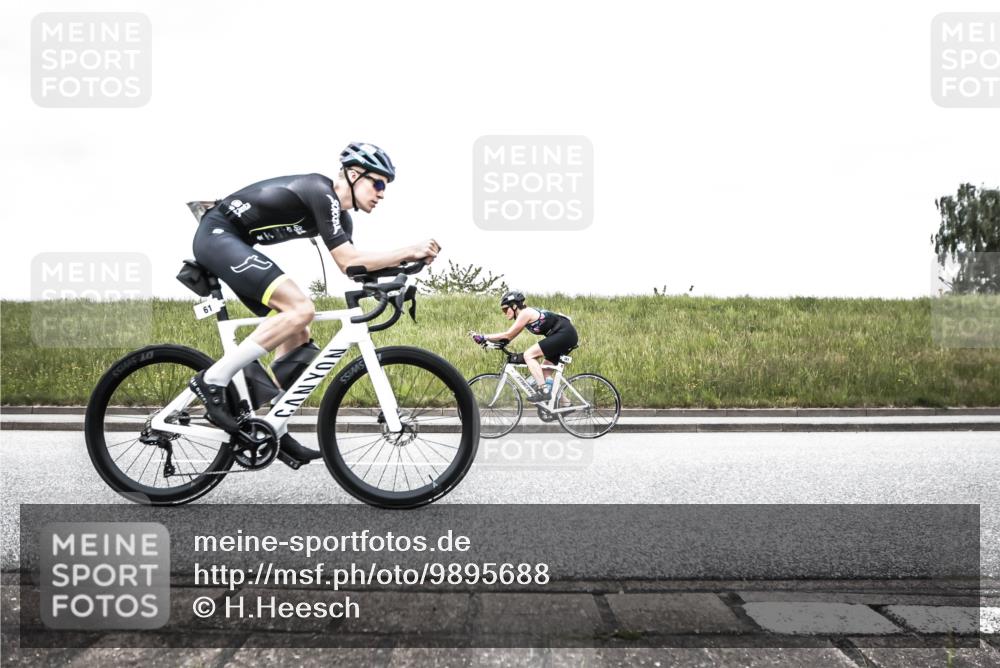 21.06.2026 - 29. Vierlanden-Triathlon H.Heesch http://msf.ph/oto/9895688 21.06.2026 10:01:02 Radfahren 29, 40, 61, 228, 281, 390 meine-sportfotos.de