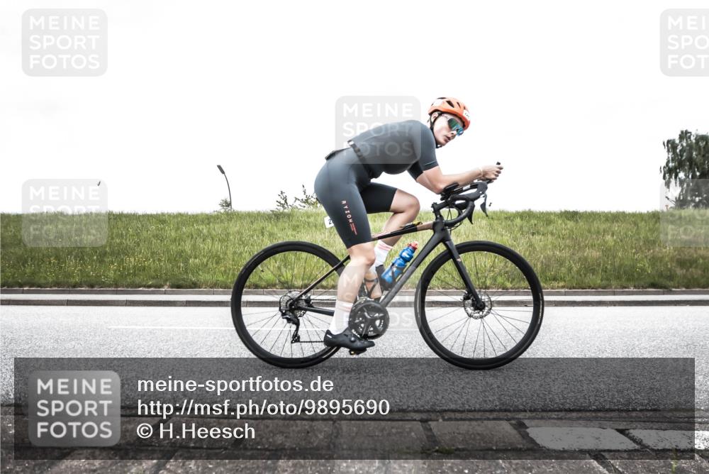 21.06.2026 - 29. Vierlanden-Triathlon H.Heesch http://msf.ph/oto/9895690 21.06.2026 10:01:05 Radfahren 29, 40, 61, 228, 274, 390 meine-sportfotos.de