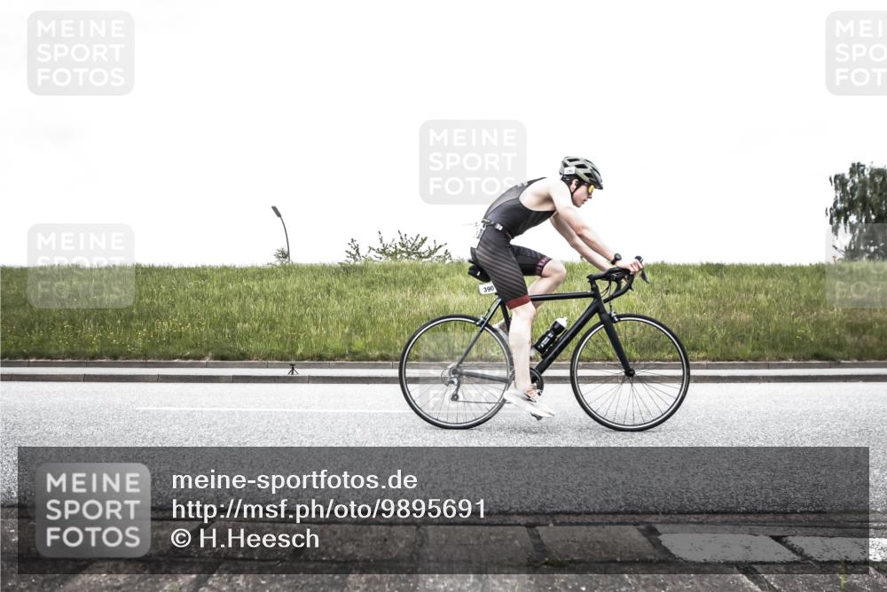 21.06.2026 - 29. Vierlanden-Triathlon H.Heesch http://msf.ph/oto/9895691 21.06.2026 10:01:06 Radfahren 29, 40, 61, 228, 274, 300, 390 meine-sportfotos.de