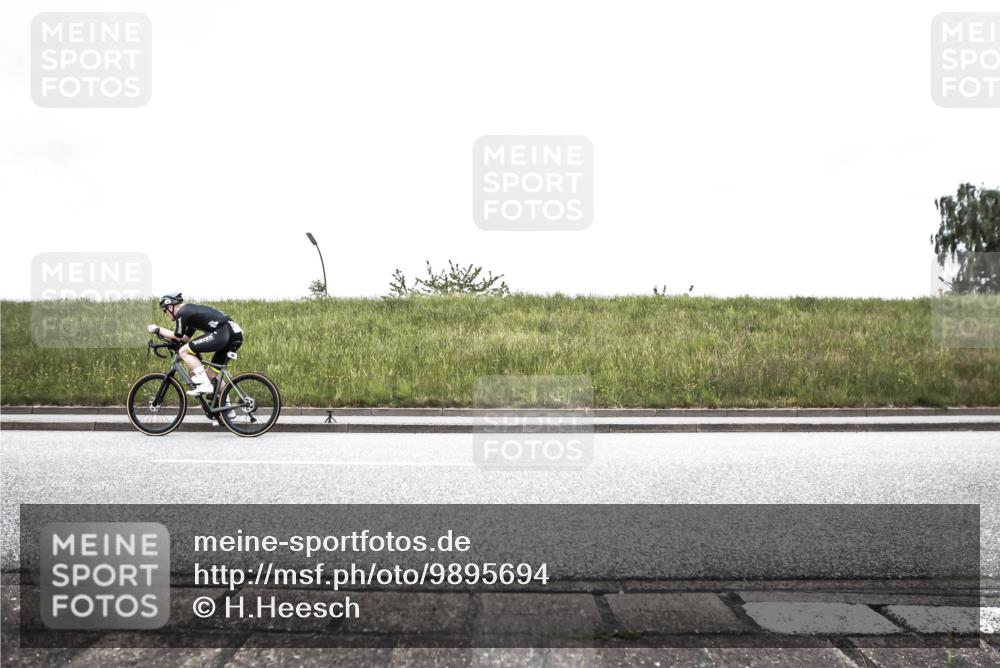 21.06.2026 - 29. Vierlanden-Triathlon H.Heesch http://msf.ph/oto/9895694 21.06.2026 10:01:12 Radfahren 40, 43, 274, 300, 382, 390 meine-sportfotos.de