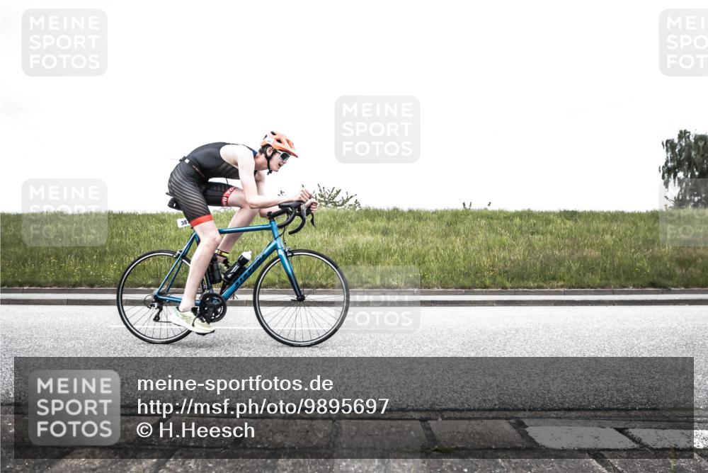 21.06.2026 - 29. Vierlanden-Triathlon H.Heesch http://msf.ph/oto/9895697 21.06.2026 10:01:53 Radfahren 106, 197, 387 meine-sportfotos.de
