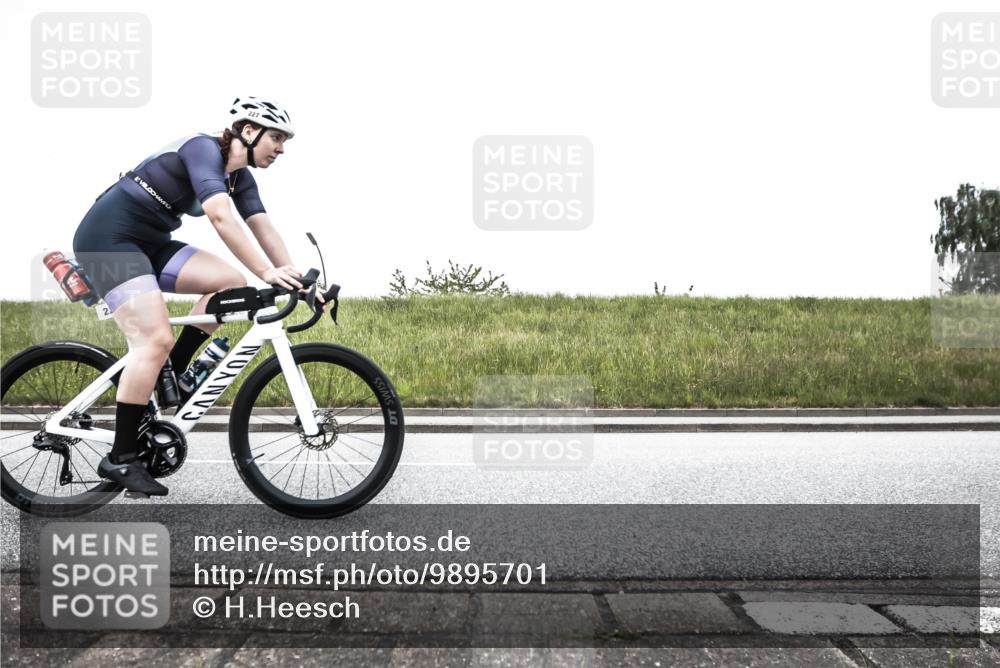 21.06.2026 - 29. Vierlanden-Triathlon H.Heesch http://msf.ph/oto/9895701 21.06.2026 10:03:31 Radfahren 227 meine-sportfotos.de