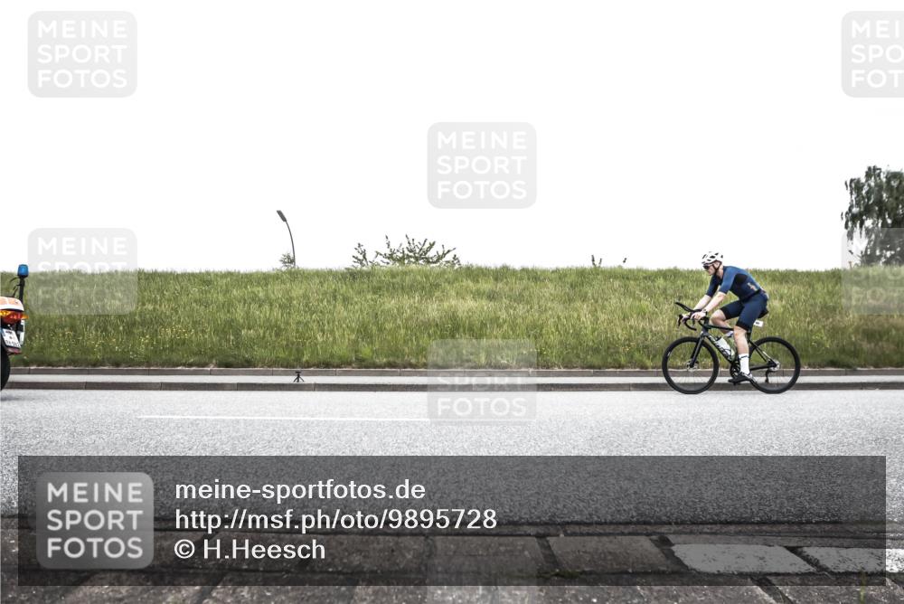 21.06.2026 - 29. Vierlanden-Triathlon H.Heesch http://msf.ph/oto/9895728 21.06.2026 10:15:42 Radfahren 98, 231, 397, 449, 467 meine-sportfotos.de
