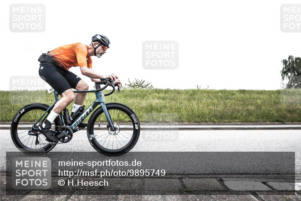 21.06.2026 - 29. Vierlanden-Triathlon H.Heesch http://msf.ph/oto/9895749 21.06.2026 10:19:02 Radfahren 81, 164, 283, 470 meine-sportfotos.de