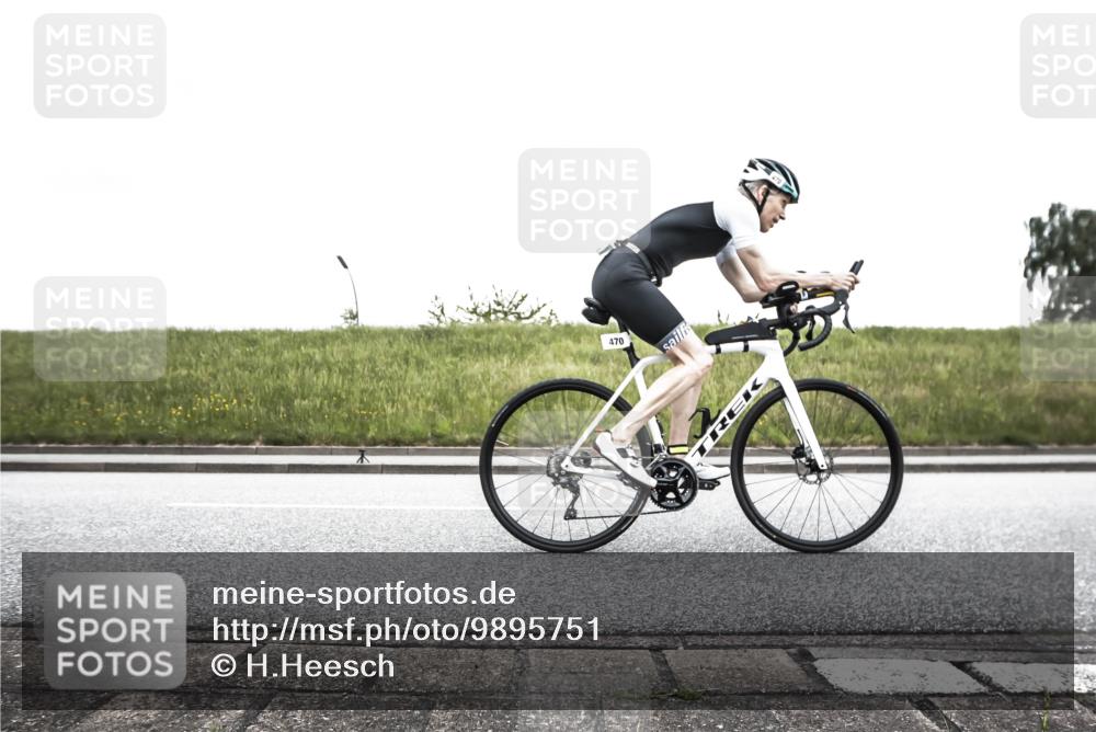 21.06.2026 - 29. Vierlanden-Triathlon H.Heesch http://msf.ph/oto/9895751 21.06.2026 10:19:08 Radfahren 24, 45, 164, 261, 418, 470 meine-sportfotos.de