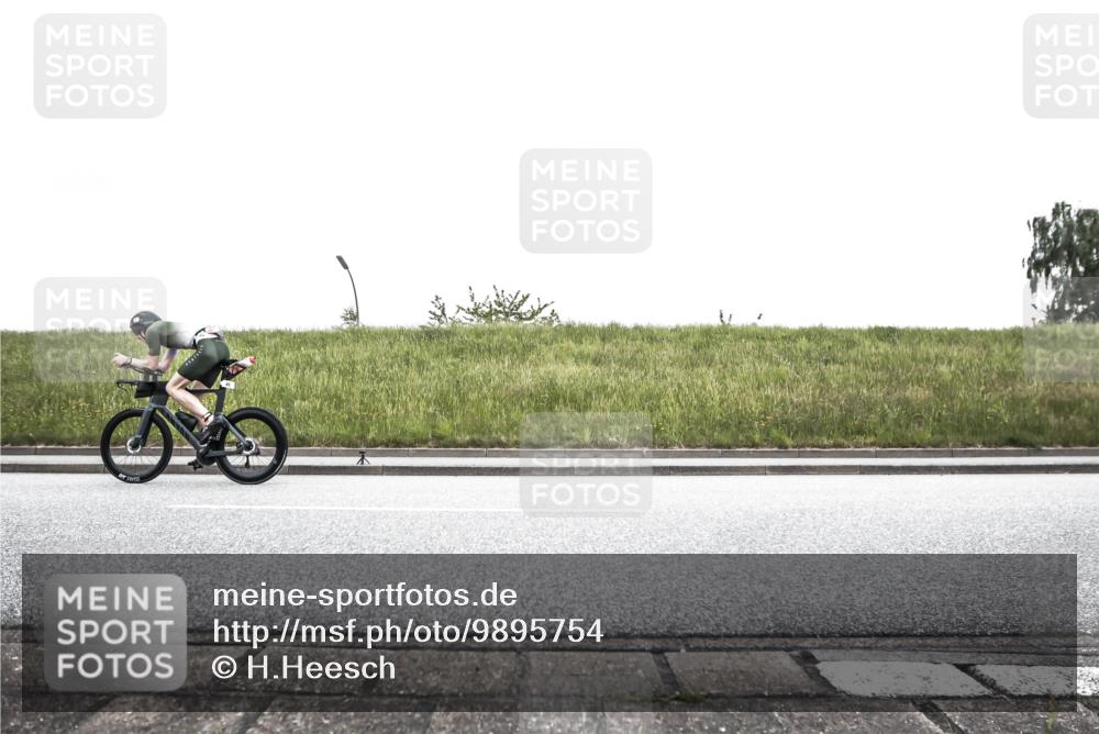 21.06.2026 - 29. Vierlanden-Triathlon H.Heesch http://msf.ph/oto/9895754 21.06.2026 10:19:16 Radfahren 24, 45, 247, 261, 418, 1356 meine-sportfotos.de