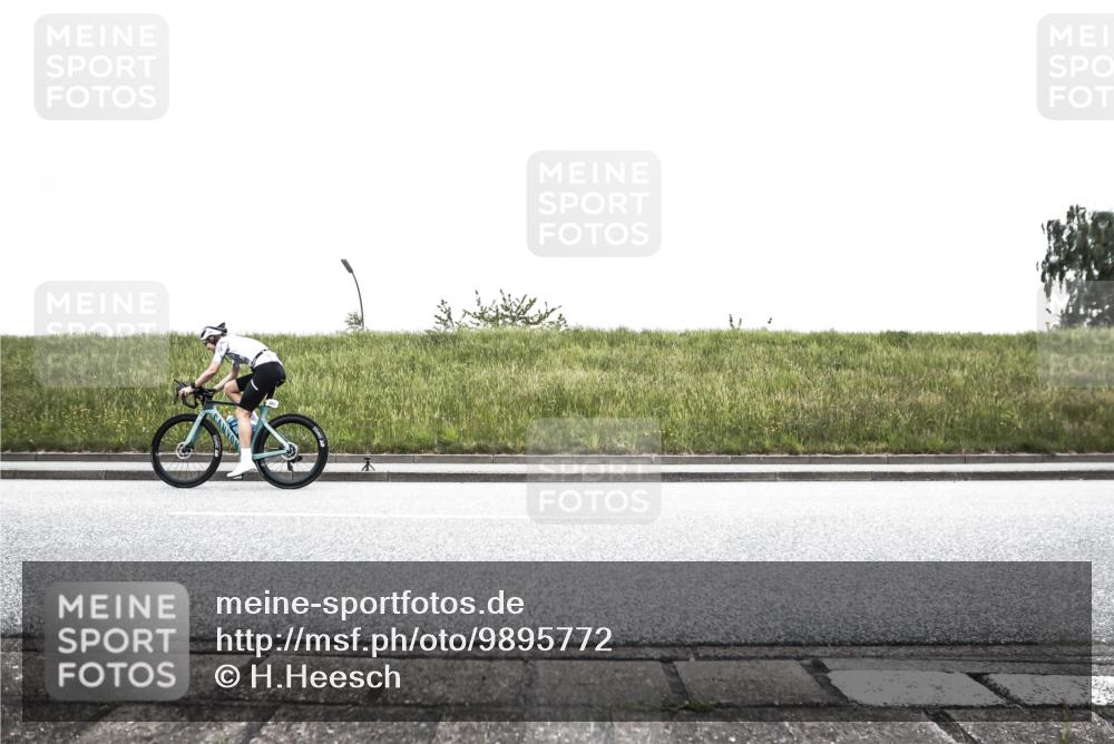 21.06.2026 - 29. Vierlanden-Triathlon H.Heesch http://msf.ph/oto/9895772 21.06.2026 10:20:13 Radfahren 15, 16, 22, 113, 244, 412 meine-sportfotos.de