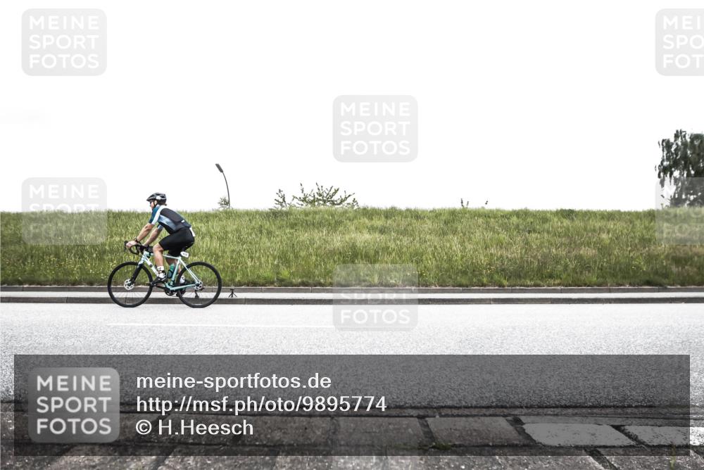 21.06.2026 - 29. Vierlanden-Triathlon H.Heesch http://msf.ph/oto/9895774 21.06.2026 10:20:17 Radfahren 15, 22, 113 meine-sportfotos.de