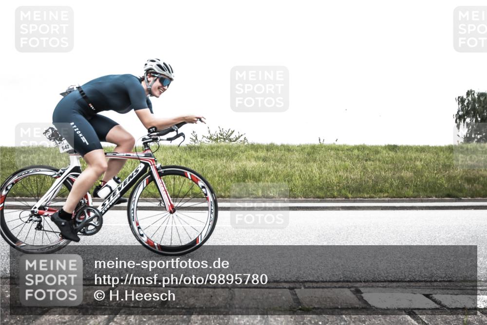 21.06.2026 - 29. Vierlanden-Triathlon H.Heesch http://msf.ph/oto/9895780 21.06.2026 10:20:40 Radfahren 52, 542 meine-sportfotos.de