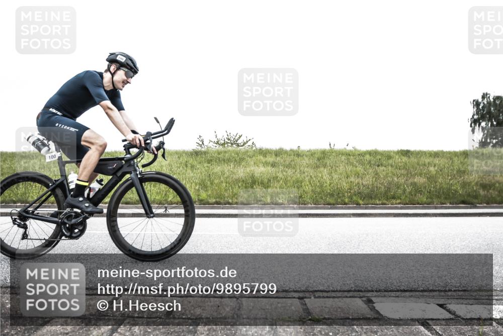 21.06.2026 - 29. Vierlanden-Triathlon H.Heesch http://msf.ph/oto/9895799 21.06.2026 10:22:06 Radfahren 100, 427, 463, 549 meine-sportfotos.de