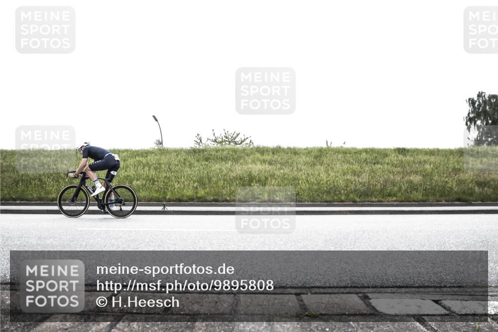 21.06.2026 - 29. Vierlanden-Triathlon H.Heesch http://msf.ph/oto/9895808 21.06.2026 10:45:40 Radfahren 275, 412 meine-sportfotos.de