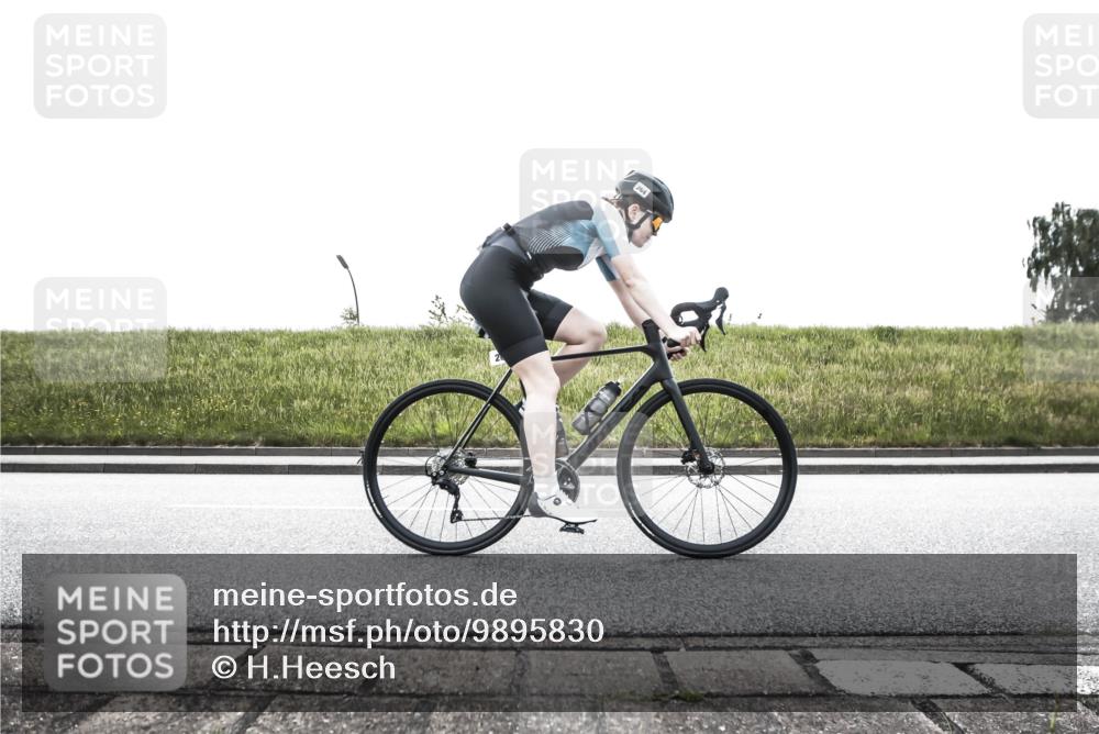 21.06.2026 - 29. Vierlanden-Triathlon H.Heesch http://msf.ph/oto/9895830 21.06.2026 10:47:19 Radfahren 264, 470 meine-sportfotos.de