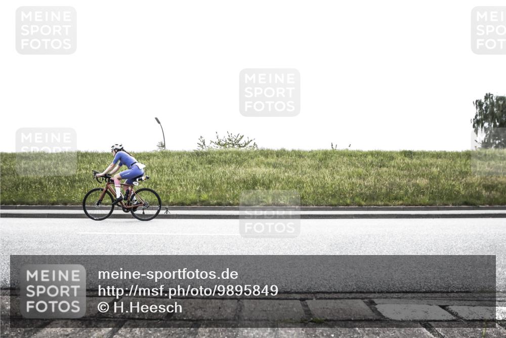 21.06.2026 - 29. Vierlanden-Triathlon H.Heesch http://msf.ph/oto/9895849 21.06.2026 10:48:46 Radfahren 49, 171, 270 meine-sportfotos.de