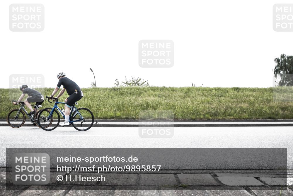21.06.2026 - 29. Vierlanden-Triathlon H.Heesch http://msf.ph/oto/9895857 21.06.2026 10:49:10 Radfahren 231, 442, 458 meine-sportfotos.de