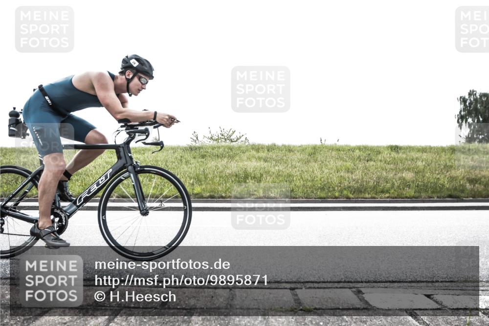 21.06.2026 - 29. Vierlanden-Triathlon H.Heesch http://msf.ph/oto/9895871 21.06.2026 10:50:05 Radfahren 39, 77, 148, 418 meine-sportfotos.de