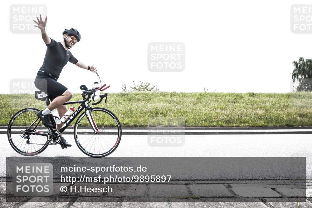 21.06.2026 - 29. Vierlanden-Triathlon H.Heesch http://msf.ph/oto/9895897 21.06.2026 10:51:37 Radfahren 5, 70, 86, 90, 172, 444, 478, 620 meine-sportfotos.de