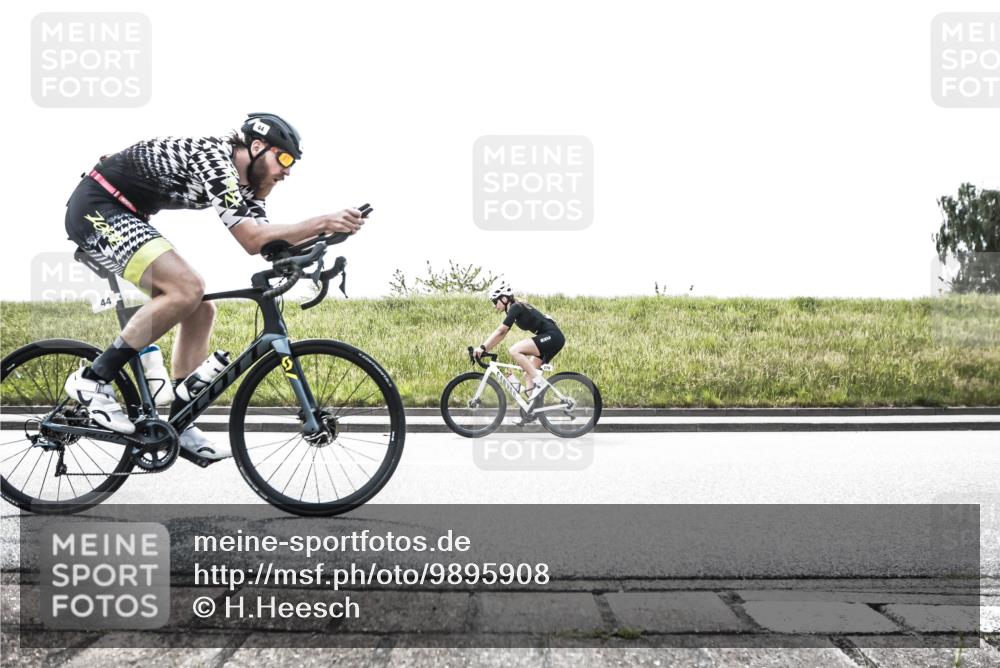 21.06.2026 - 29. Vierlanden-Triathlon H.Heesch http://msf.ph/oto/9895908 21.06.2026 10:51:59 Radfahren 44, 105, 279 meine-sportfotos.de