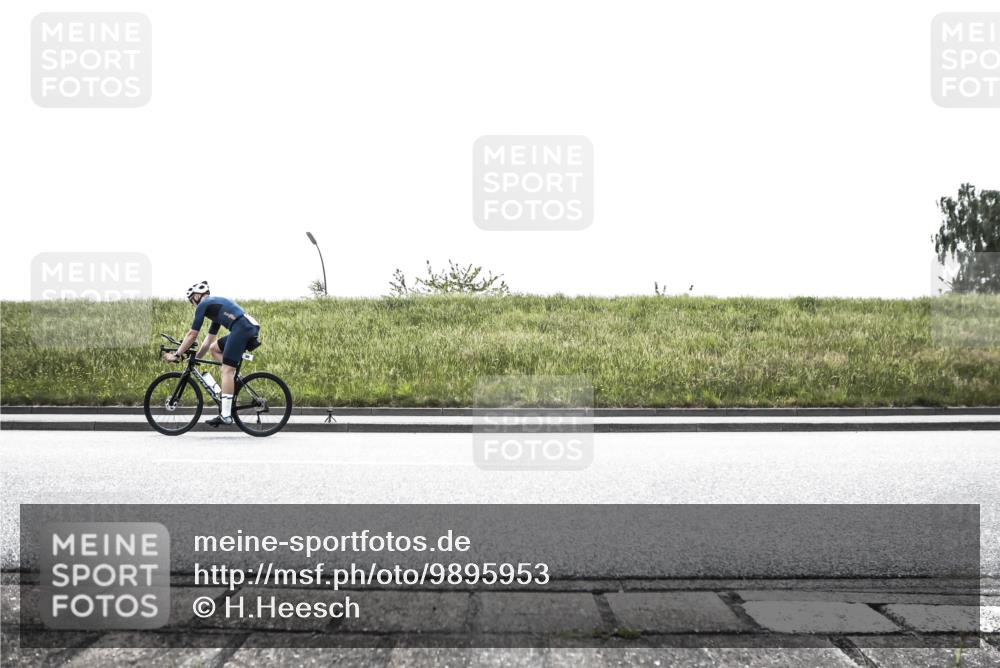 21.06.2026 - 29. Vierlanden-Triathlon H.Heesch http://msf.ph/oto/9895953 21.06.2026 10:55:15 Radfahren 98, 204 meine-sportfotos.de