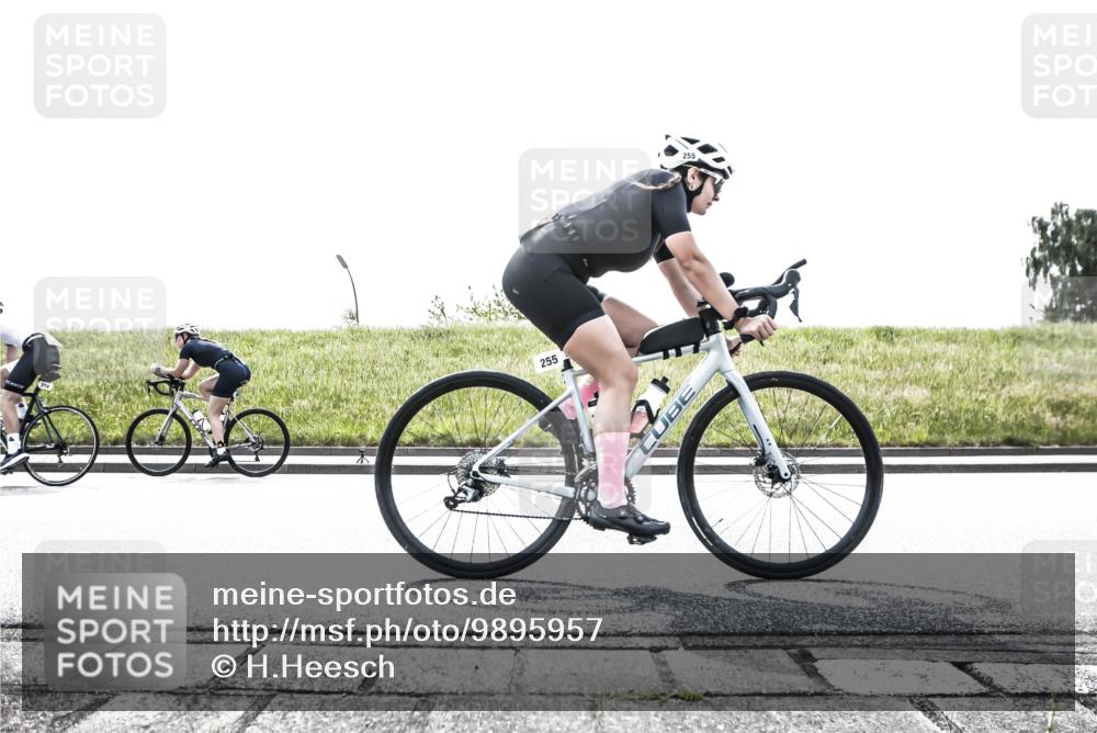 21.06.2026 - 29. Vierlanden-Triathlon H.Heesch http://msf.ph/oto/9895957 21.06.2026 10:57:07 Radfahren 58, 145, 236, 255, 328, 368, 374, 391, 488, 514, 517, 585 meine-sportfotos.de